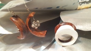Set2 EARRINGS Wood with metal flower 